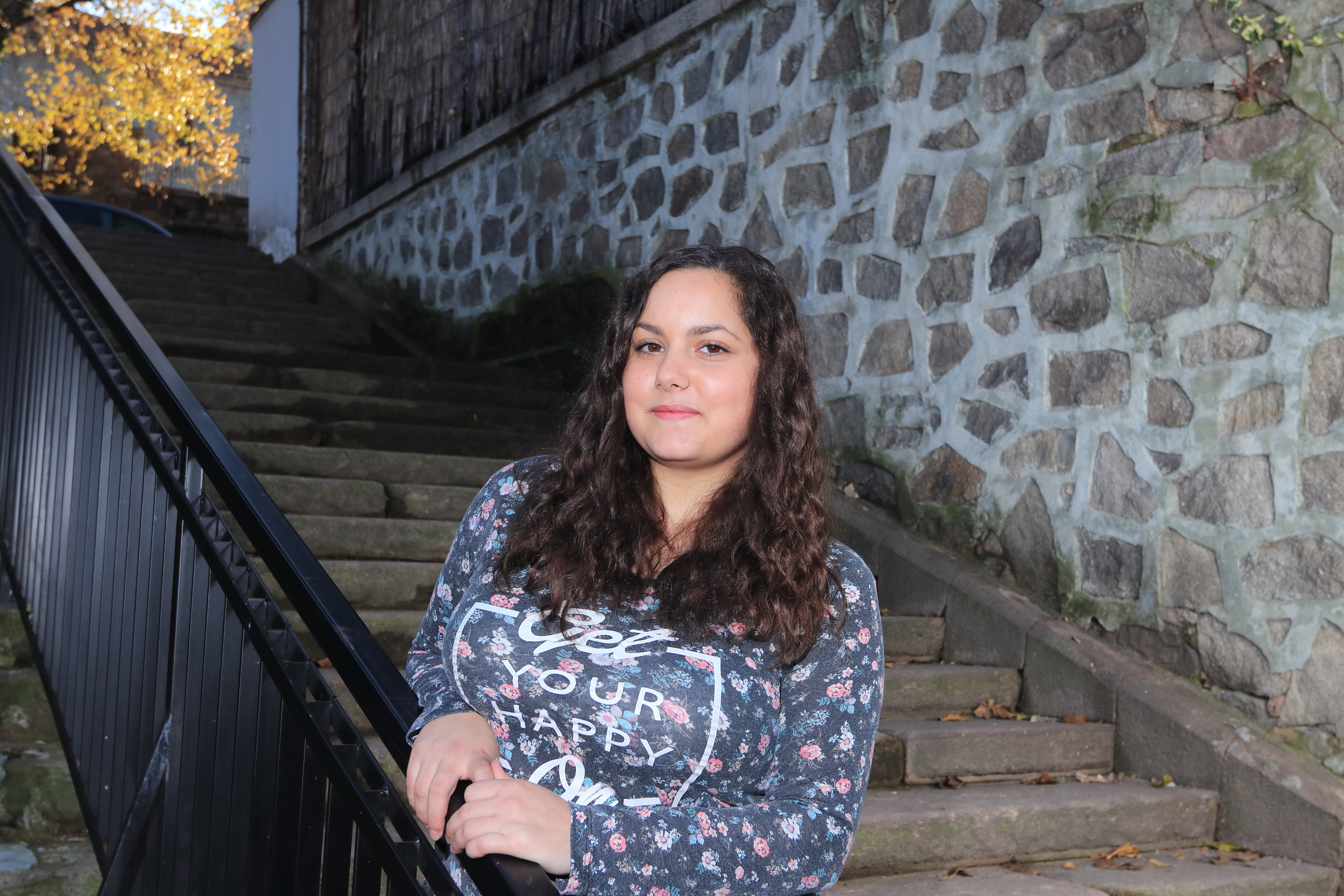 Mulher na escadaria